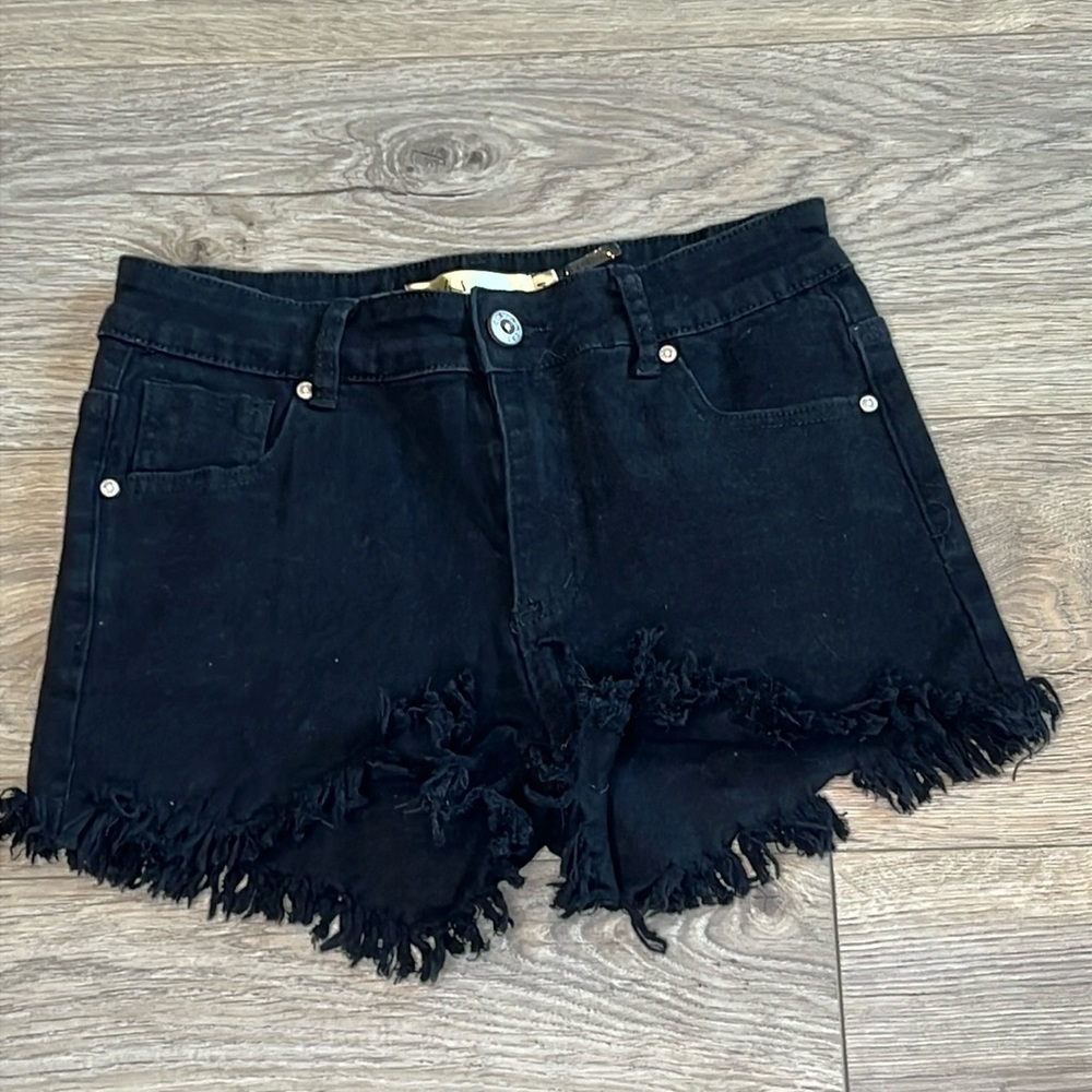 CYN by Cynthia Mehra Black Denim Shorts Size Medium